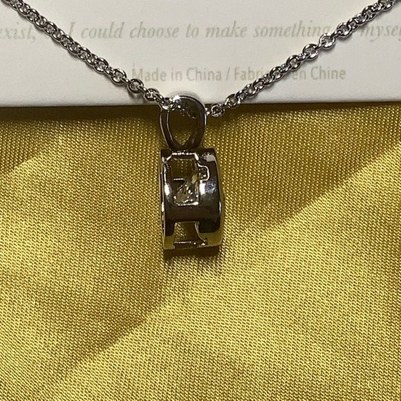 ELIZABETH GRANT SOLITARIE NECKLACE WITH GOLD POUCH/ NWOT - Picture 4 of 6